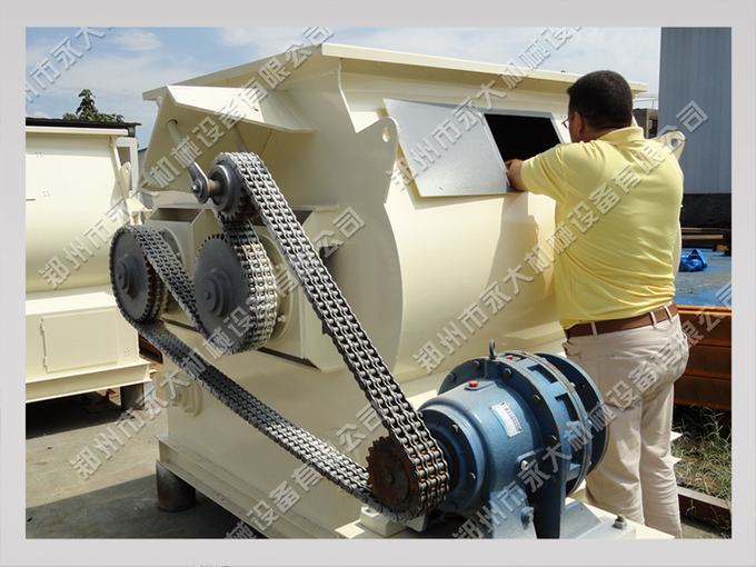 Sadik先生考察雙軸無重力混合機 Sadik先生考察雙軸無重力混合機